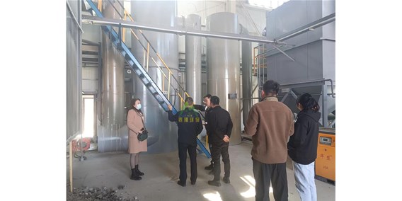 新疆環保廳領導調研哈密市伊吾（wú）縣生活垃圾焚（fén）燒爐項目